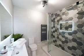 Apartment Sleeps 5 With Parking