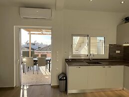 Taygetos View - Bright Modern Retreat in Center