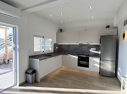 Taygetos View - Bright Modern Retreat in Center