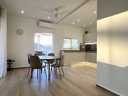 Taygetos View - Bright Modern Retreat in Center