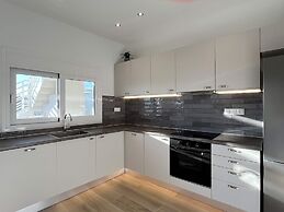 Taygetos View - Bright Modern Retreat in Center
