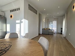 Taygetos View - Bright Modern Retreat in Center