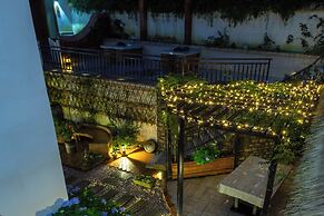 Yishan Resort Courtyard