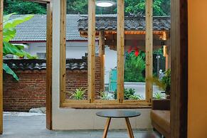 Yishan Resort Courtyard