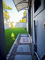 Room-double Patio Studio Room With En-su