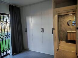 Room-double Patio Studio Room With En-su