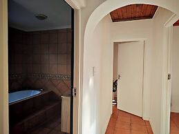Room-courtyard Double Room With Shared B