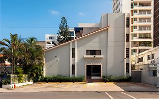 Roy Arias Suites
