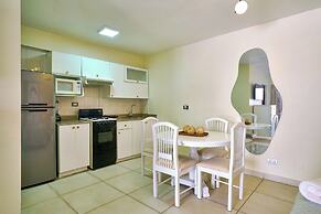 Roy Arias Suites