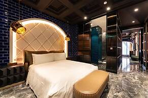 Moonshy Villa