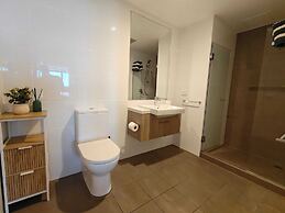 Apartment in Adelaide CBD with parking