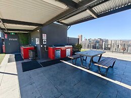 Apartment in Adelaide CBD with parking