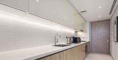 LUX LIV Contemporary Skyline Studio