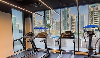 LUX LIV Contemporary Skyline Studio