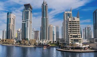 LUX LIV Contemporary Skyline Studio