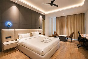 Melange Hotel - Golf course road