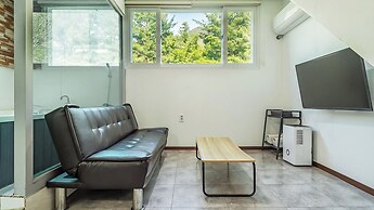 Gapyeong Funny Mongmong Galaxy House