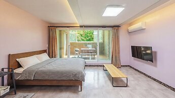 Gapyeong Funny Mongmong Galaxy House