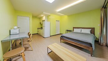 Gapyeong Funny Mongmong Galaxy House