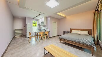 Gapyeong Funny Mongmong Galaxy House