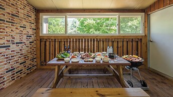 Gapyeong Funny Mongmong Galaxy House