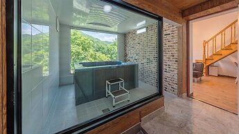 Gapyeong Funny Mongmong Galaxy House