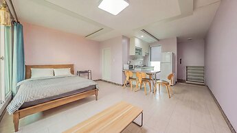 Gapyeong Funny Mongmong Galaxy House