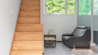 Gapyeong Funny Mongmong Galaxy House