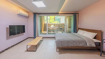Gapyeong Funny Mongmong Galaxy House