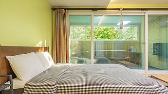 Gapyeong Funny Mongmong Galaxy House