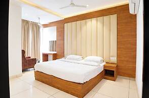 Hotel Riverside Resort Near Kainchi Dham