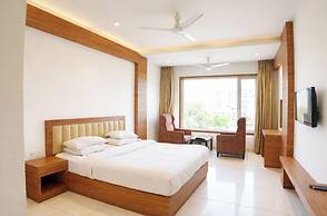 Hotel Riverside Resort Near Kainchi Dham