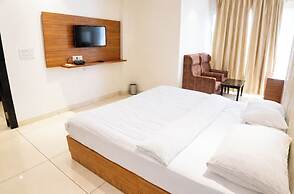Hotel Riverside Resort Near Kainchi Dham