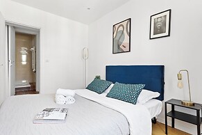 Charming 2BR Retreat by République