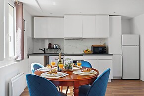 Charming 2BR Retreat by République