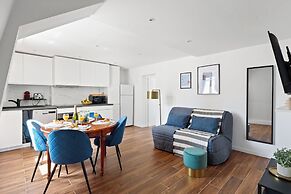 Charming 2BR Retreat by République
