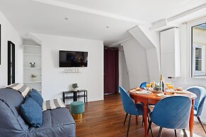 Charming 2BR Retreat by République