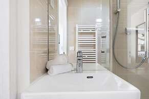Charming 2BR Retreat by République