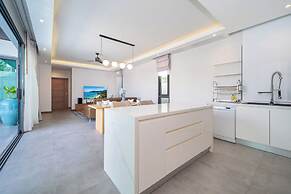 Nicky Serene 3BR Pool Villa