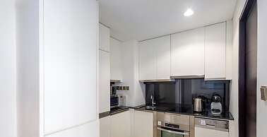LUX The JW Marina Studio 4