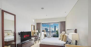 LUX The JW Marina Studio 4
