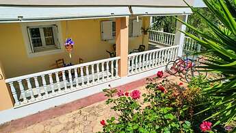 Charming Country House Just Steps From Everything