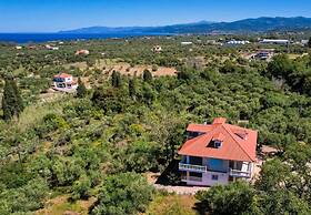 Charming Country House Just Steps From Everything