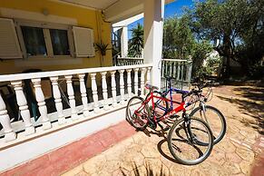 Charming Country House Just Steps From Everything