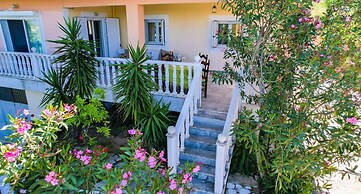Charming Country House Just Steps From Everything