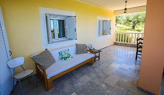 Charming Country House Just Steps From Everything