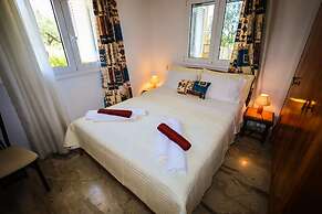 Charming Country House Just Steps From Everything