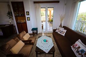 Charming Country House Just Steps From Everything