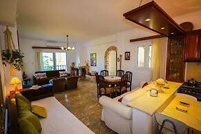 Charming Country House Just Steps From Everything