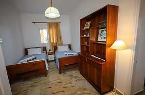 Charming Country House Just Steps From Everything
